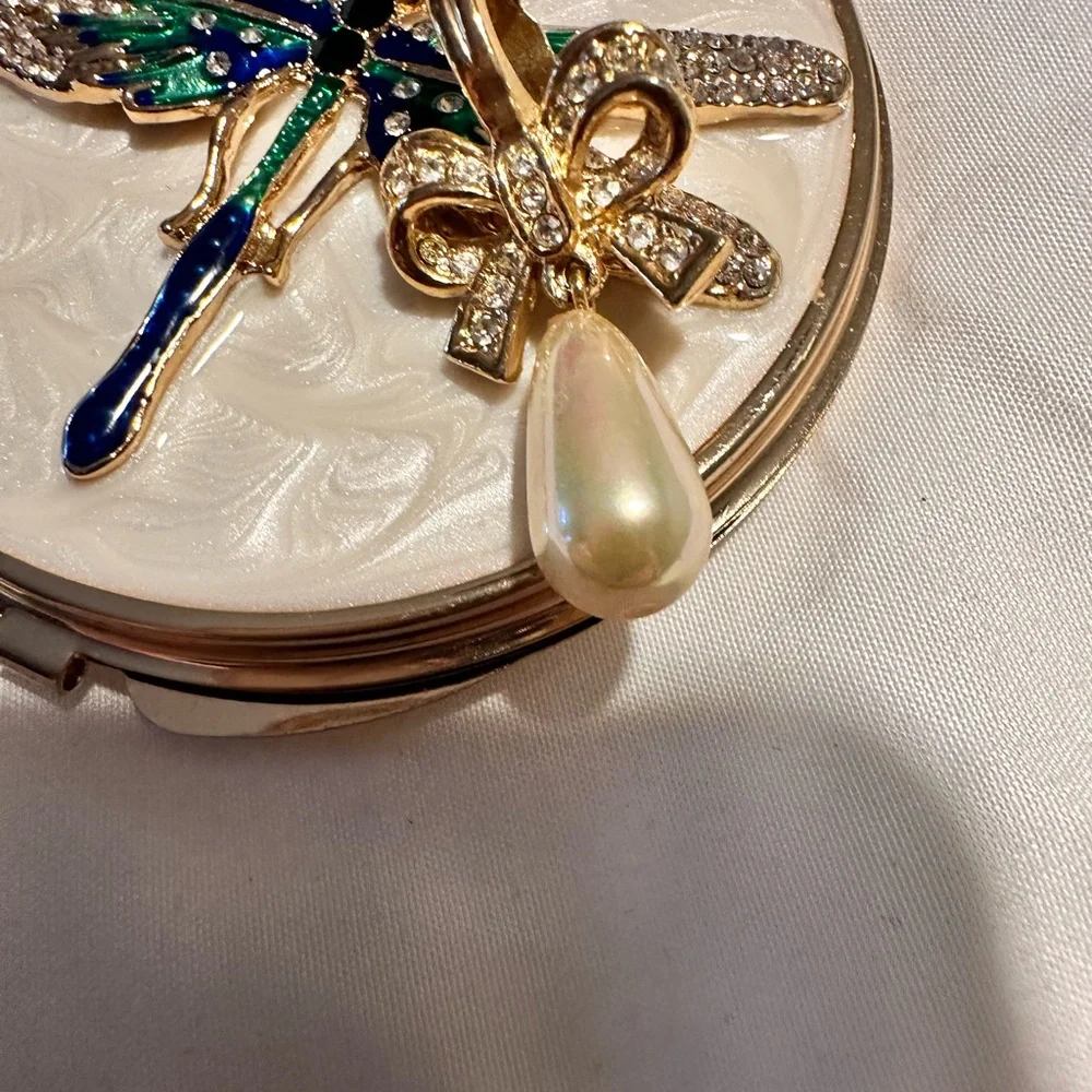 Elegant Vintage Peal Pendant with rhinestones - Picture 4 of 8